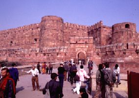 Delhi Gate 300.jpg (16513 bytes)