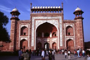 Entrance Pav 300.jpg (18871 bytes)