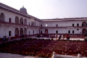 Harem Garden 300.jpg (13790 bytes)