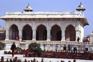 Khas Mahal 300.jpg (17347 bytes)