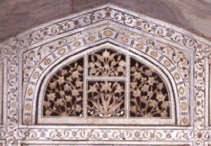 Musamman Burj Close 300.jpg (21139 bytes)