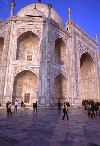 Taj Corner 330.jpg (17118 bytes)
