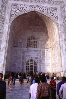 Taj Entrance Close 330.jpg (21417 bytes)